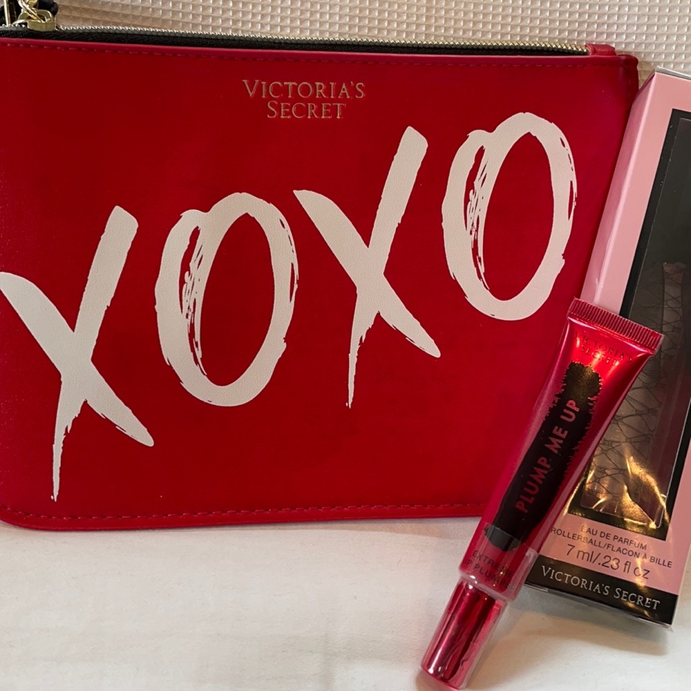 NWT Victorias Secret XOXO Wristlet Cosmetic Bag, Lip Plumper, & Tease Rollerball